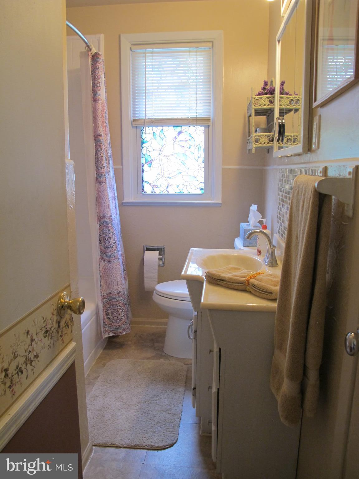 19 North Line Road Newtown Square, PA 19073 - Photo 21 of 39 Main level bathroom
