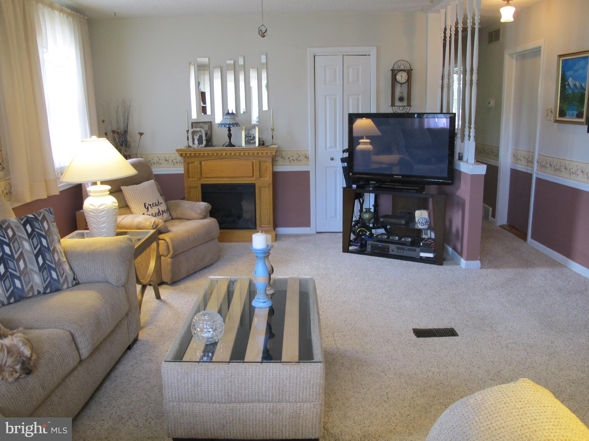 19 North Line Road Newtown Square, PA 19073 - Photo 5 of 39 Living Room