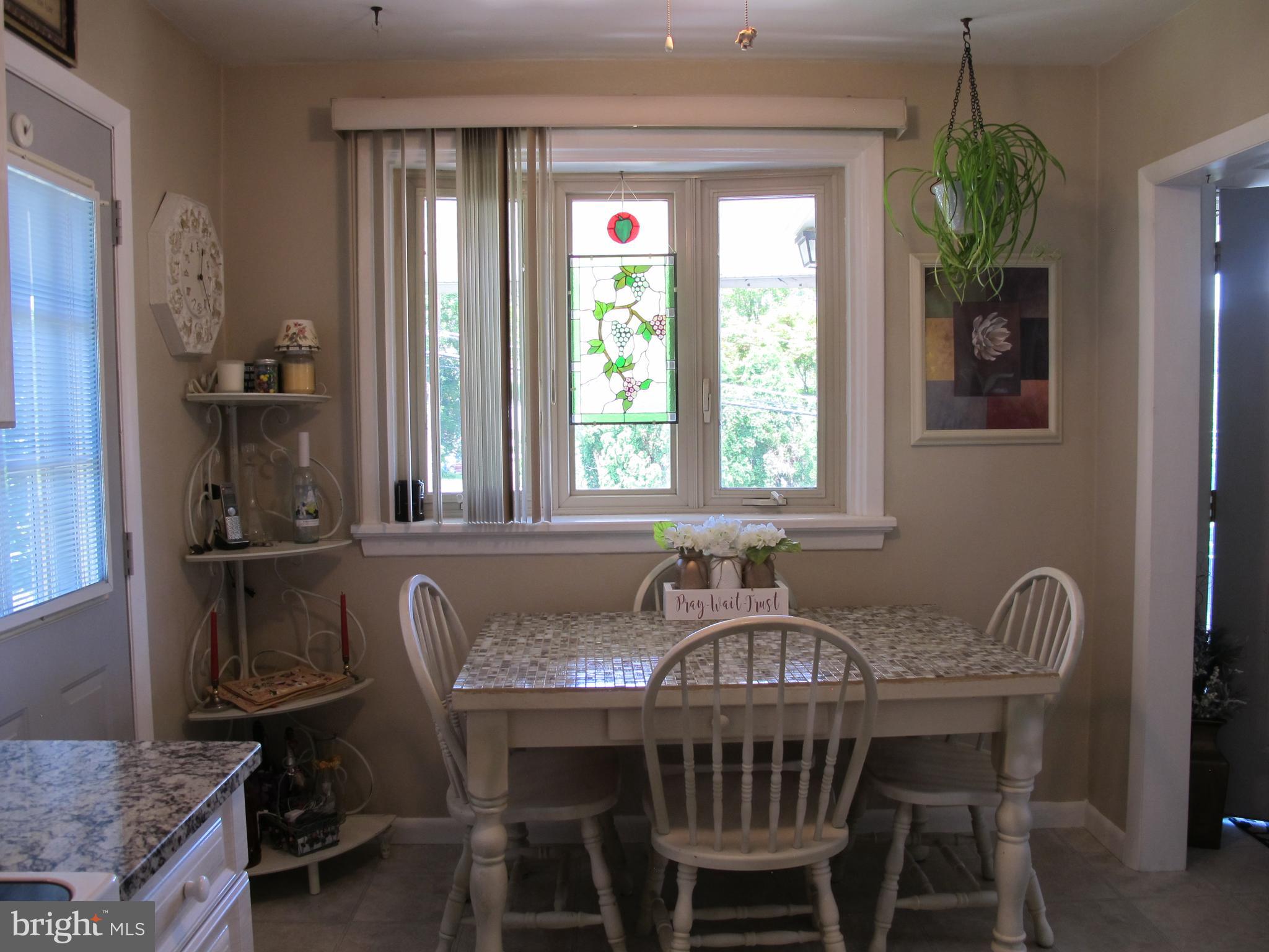 19 North Line Road Newtown Square, PA 19073 - Photo 8 of 39 Kitchen eating area