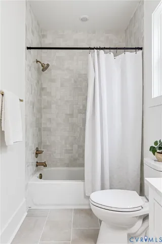 a bathroom with a toilet and a bathtub