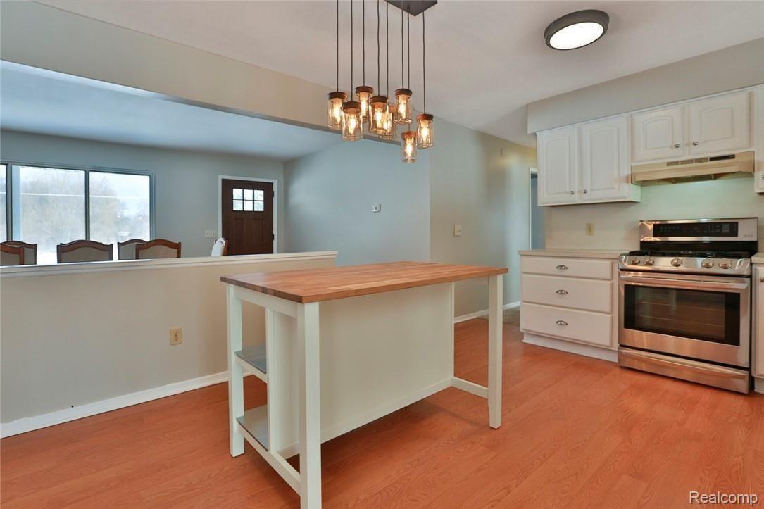 7042 Brophy Road Howell, MI 48855 - Photo 9 of 28 2B8A8108.jpg