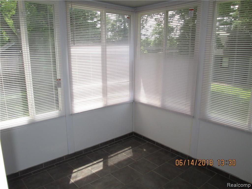 2077 Covert Road Burton, MI 48509 - Photo 19 of 34 ALL SEASON SUN ROOM W/NEW BLINDS