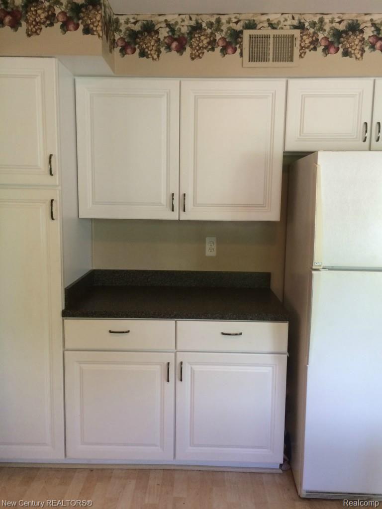 2822 Renshaw Drive Troy, MI 48085 - Photo 6 of 21 054.jpg