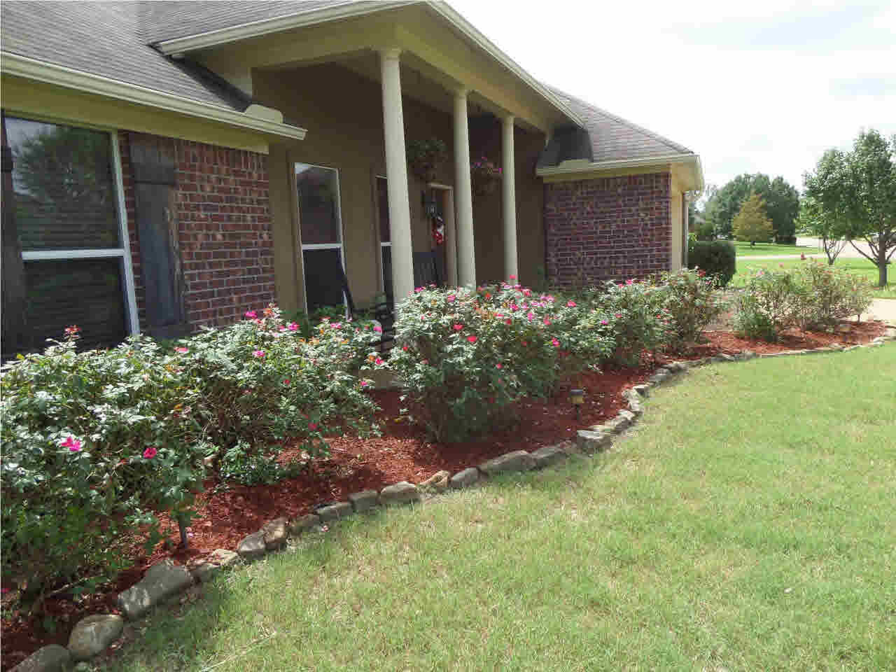 620 Summer Place Flowood, MS 39232 - Photo 3 of 42 Beautiful roses line this flower bed