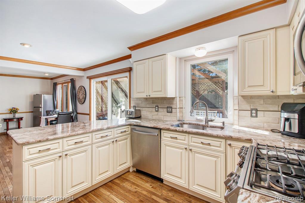 569 Sunlight Drive Rochester, MI 48309 - Photo 6 of 25