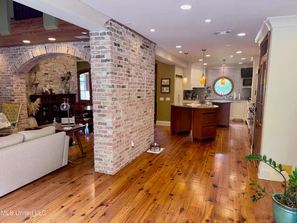 $585,000 | 236 Sawbridge Drive, Ridgeland, MS 39157
