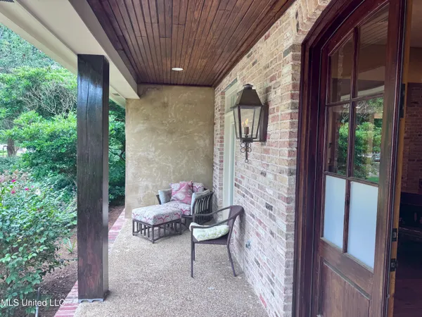 $585,000 | 236 Sawbridge Drive, Ridgeland, MS 39157