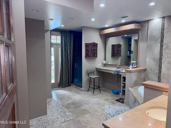 $585,000 | 236 Sawbridge Drive, Ridgeland, MS 39157