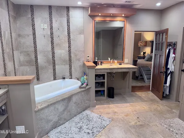 $585,000 | 236 Sawbridge Drive, Ridgeland, MS 39157