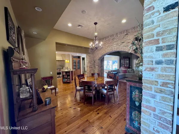 $585,000 | 236 Sawbridge Drive, Ridgeland, MS 39157