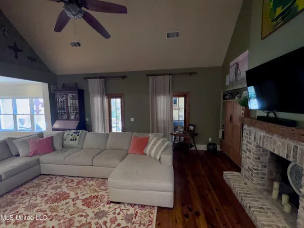 $585,000 | 236 Sawbridge Drive, Ridgeland, MS 39157