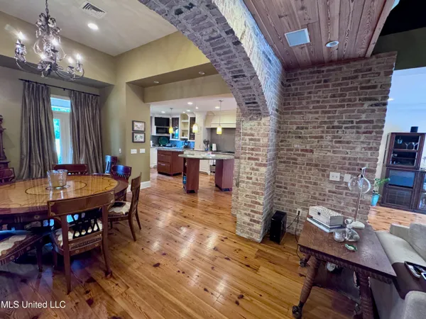 $585,000 | 236 Sawbridge Drive, Ridgeland, MS 39157