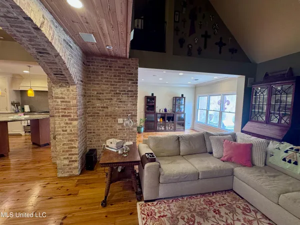 $585,000 | 236 Sawbridge Drive, Ridgeland, MS 39157