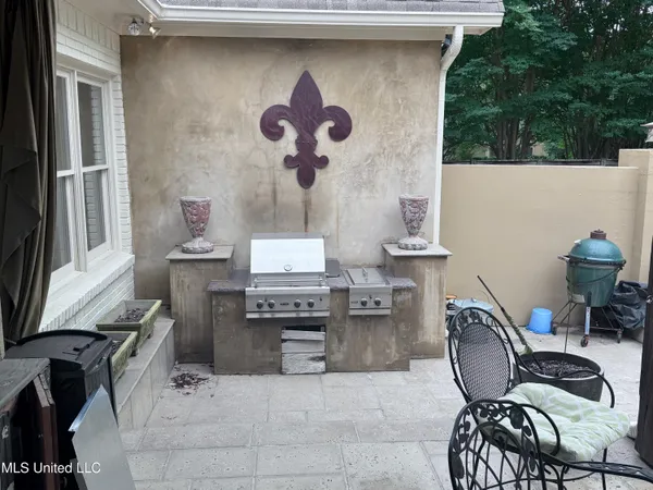 $585,000 | 236 Sawbridge Drive, Ridgeland, MS 39157