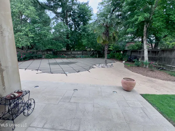 $585,000 | 236 Sawbridge Drive, Ridgeland, MS 39157