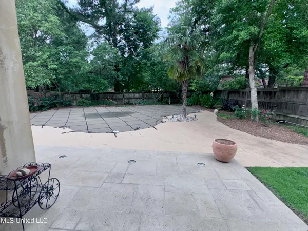 $585,000 | 236 Sawbridge Drive, Ridgeland, MS 39157