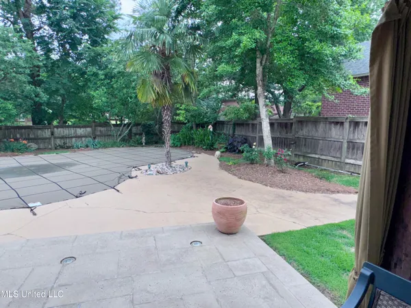 $585,000 | 236 Sawbridge Drive, Ridgeland, MS 39157