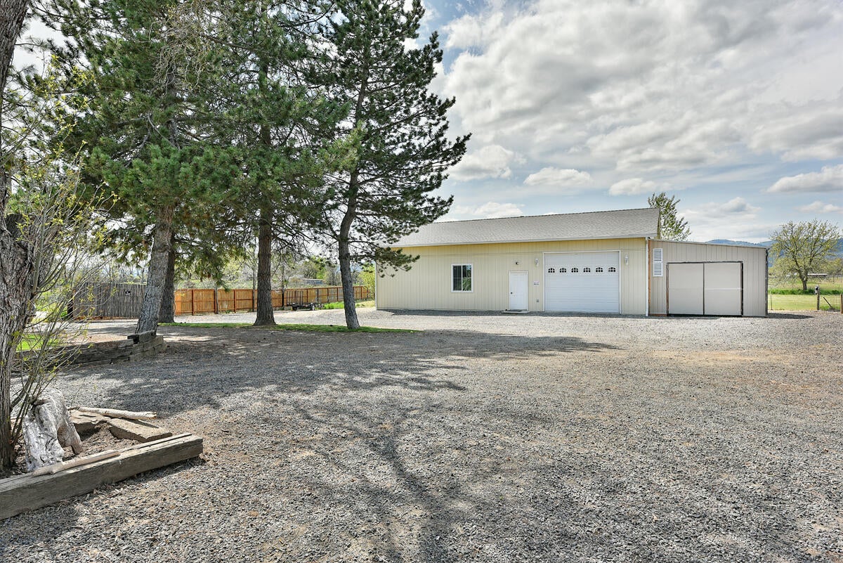 4670 Winnetka Road White City, OR 97503 - Photo 30 of 36 26