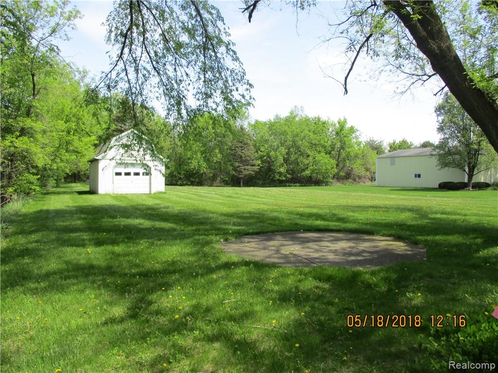 7526 Coldwater Road Flushing, MI 48433 - Photo 4 of 32