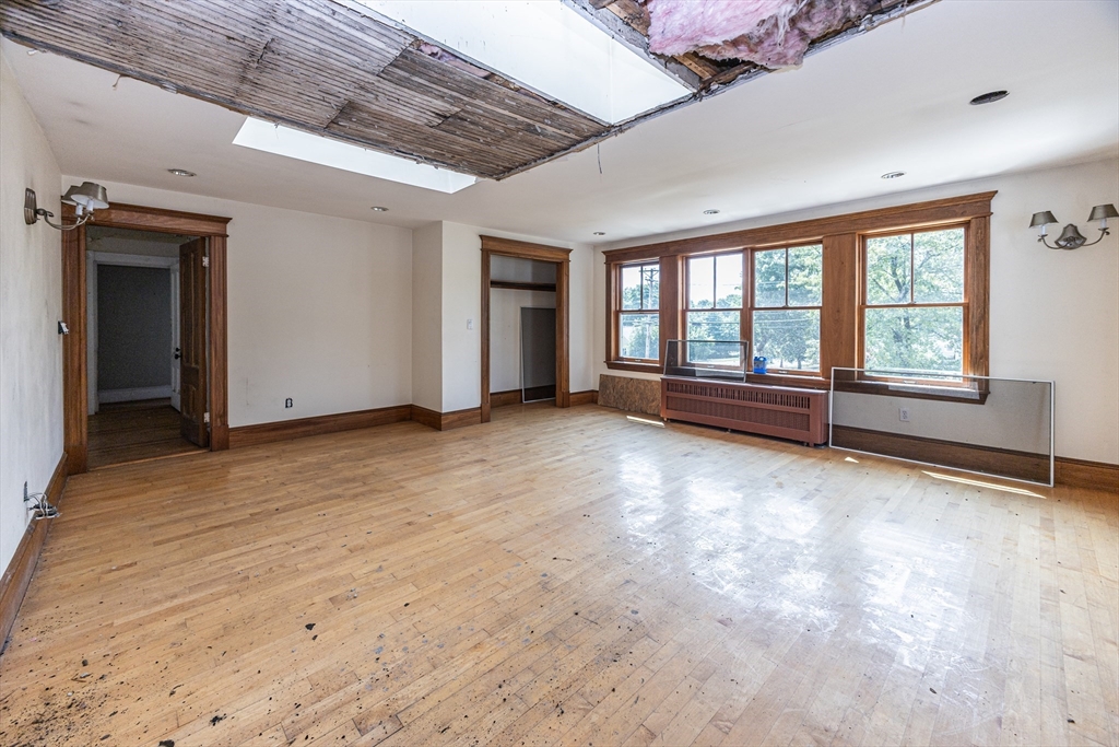 29 Gorham Street Chelmsford, MA 01824 - Photo 33 of 42 an empty room with windows