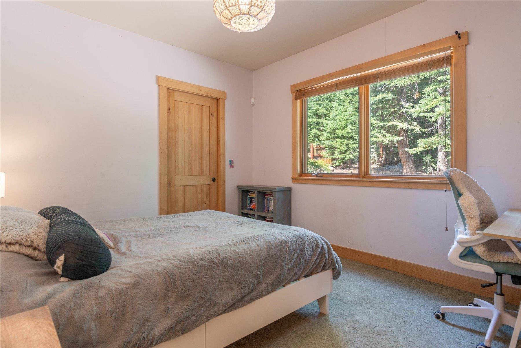 11013 Beacon Road Truckee, CA 96161 - Photo 16 of 20 Gallery Image 16