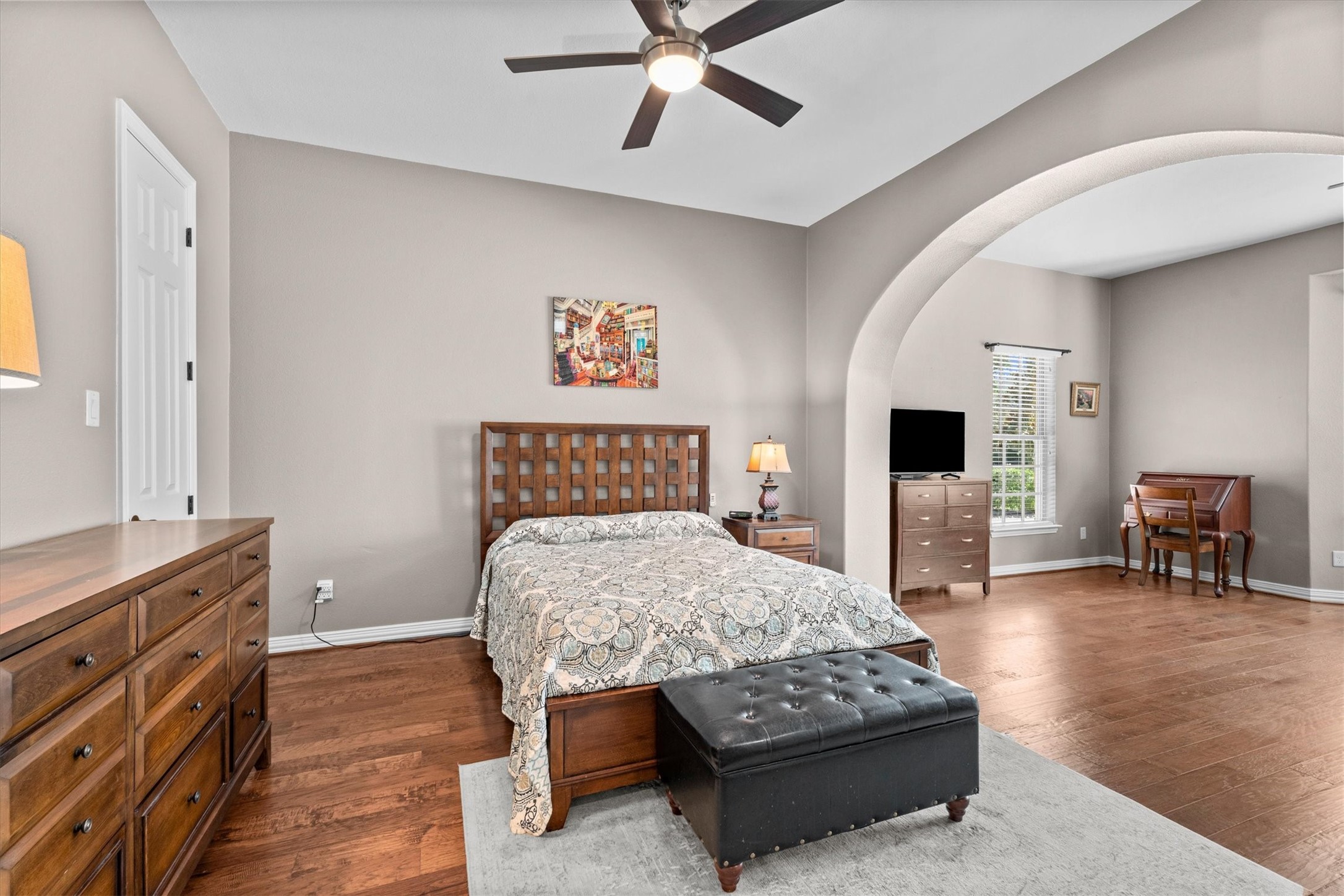 130 East Cove View Trail Spring, TX 77389 - Photo 28 of 50 Second main floor Suite is HUGE and perfect for a mother in law suite or guest bedroom