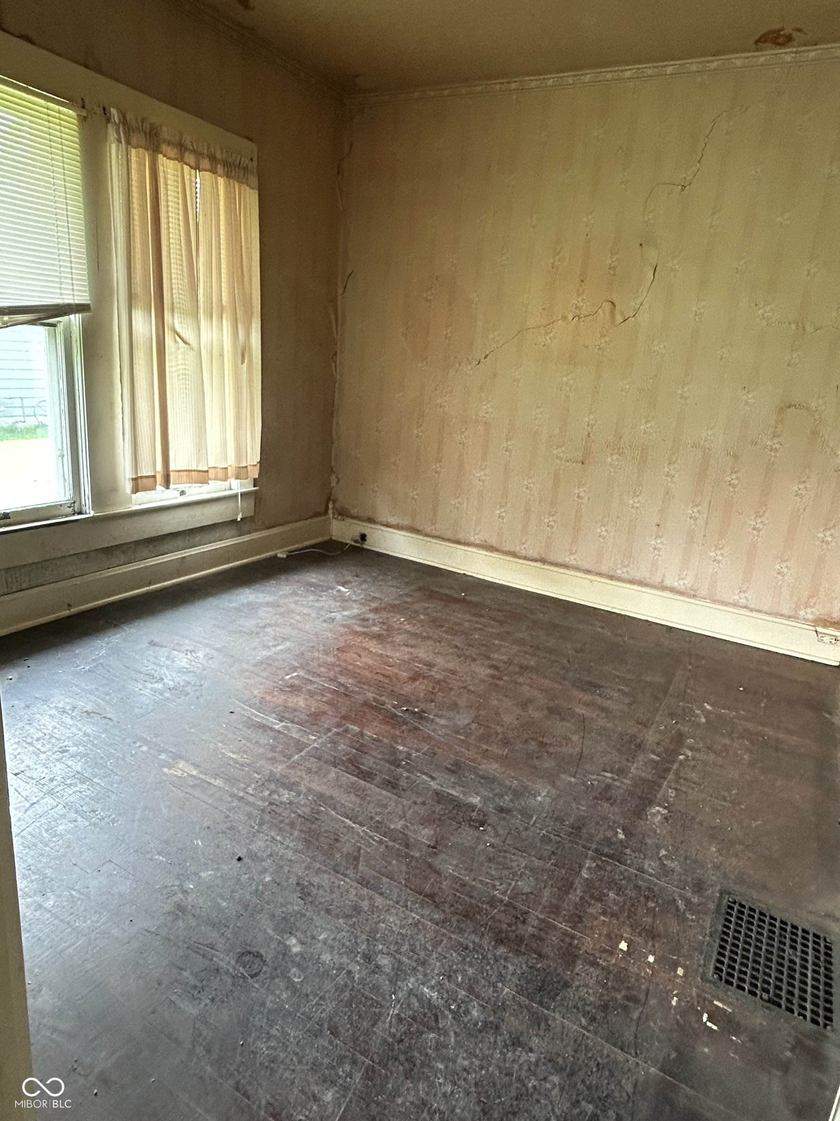 444 South 4th Street Mitchell, IN 47446 - Photo 10 of 25