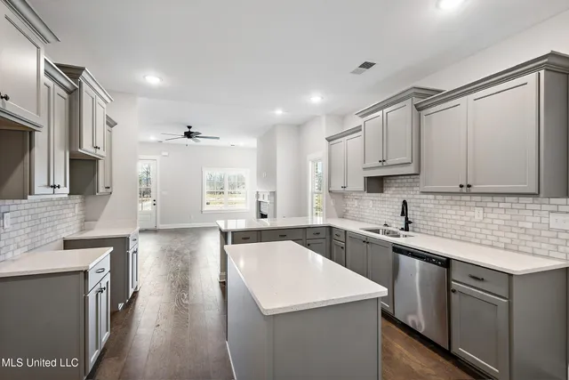 $415,900 | 448 Wells Drive, Hernando, MS 38632