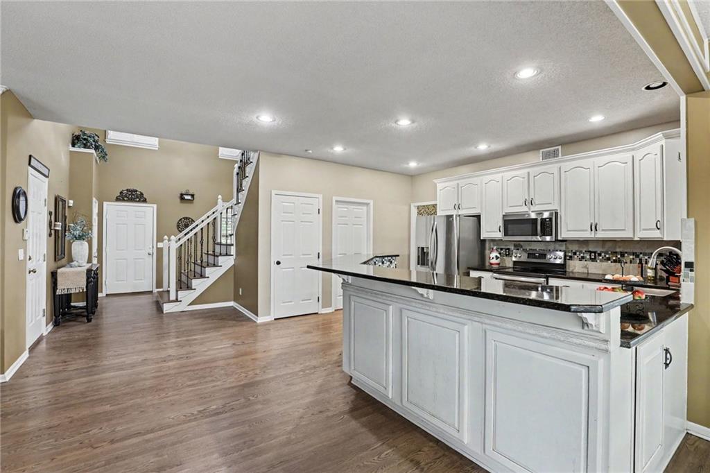 5304 Mullen Road Shawnee, KS 66216 - Photo 11 of 58