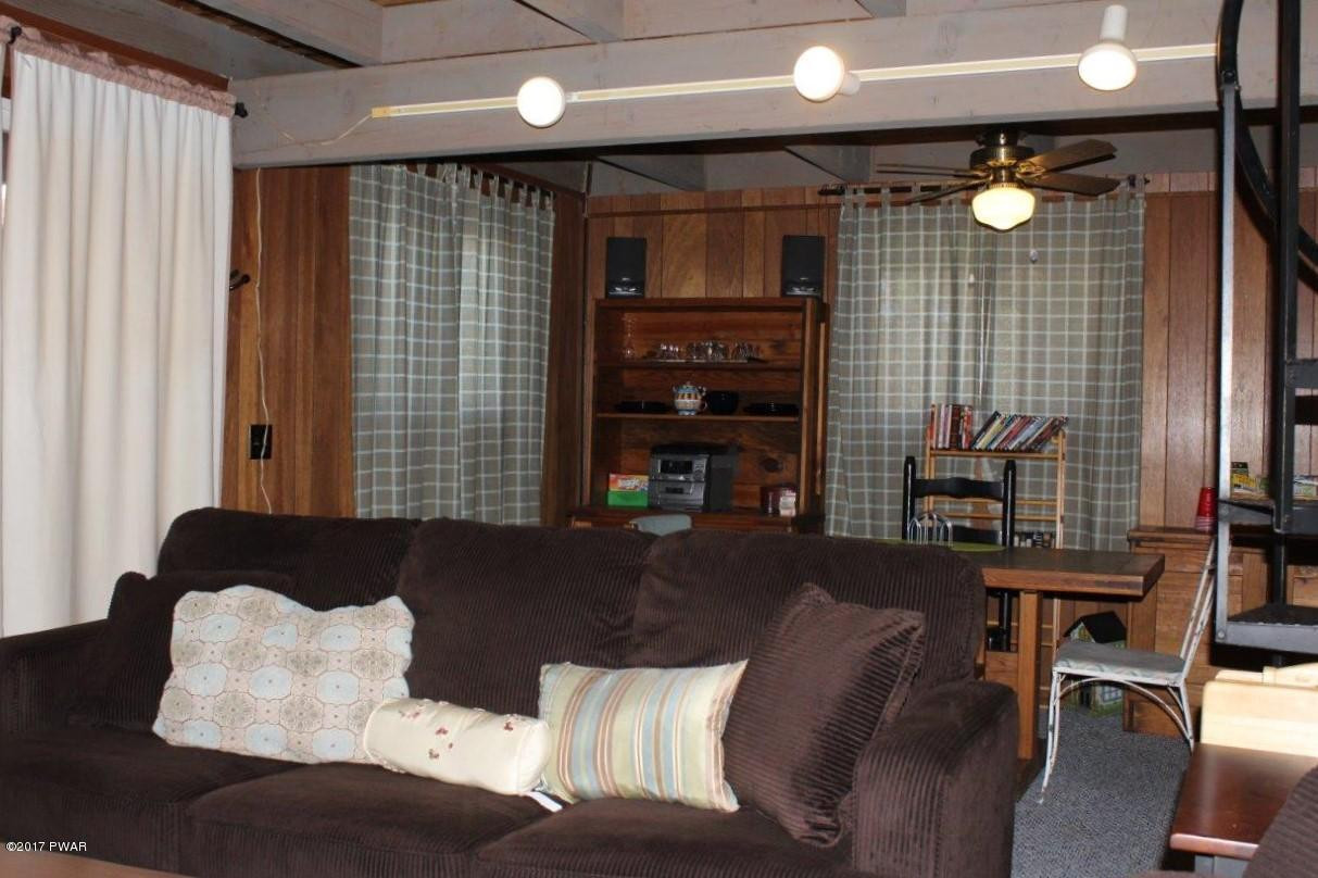 131 Maple Ridge Drive Hawley, PA 18428 - Photo 14 of 34 a living room with furniture