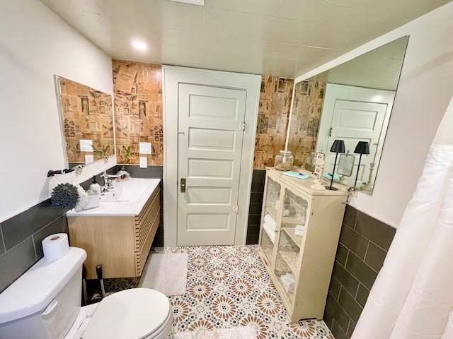 302 East Shoemaker Street Decatur, TX 76234 - Photo 18 of 21 a bathroom with a sink a toilet a mirror and shower