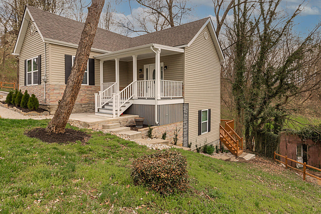 1632 Amsterdam Road Covington, KY 41011 - Photo 1 of 19