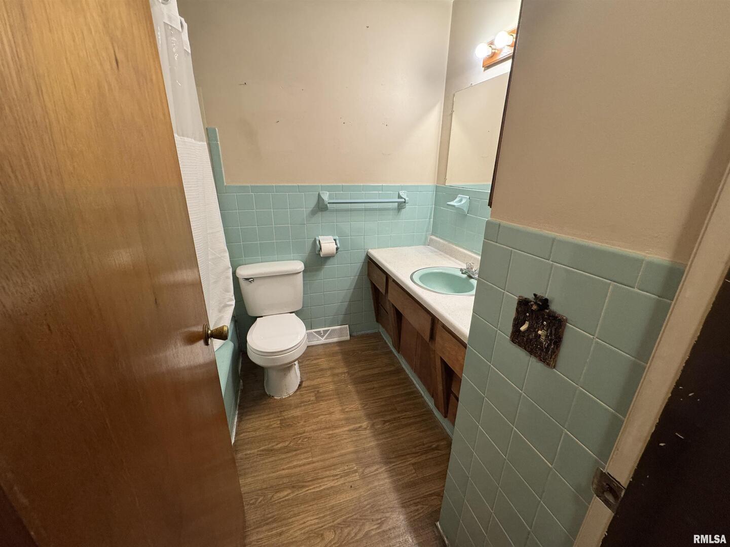 7 Holly Lane Flora, IL 62839 - Photo 25 of 42 a bathroom with a sink and toilet