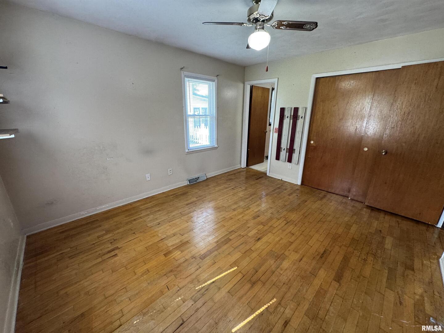 7 Holly Lane Flora, IL 62839 - Photo 28 of 42 a view of empty room with window