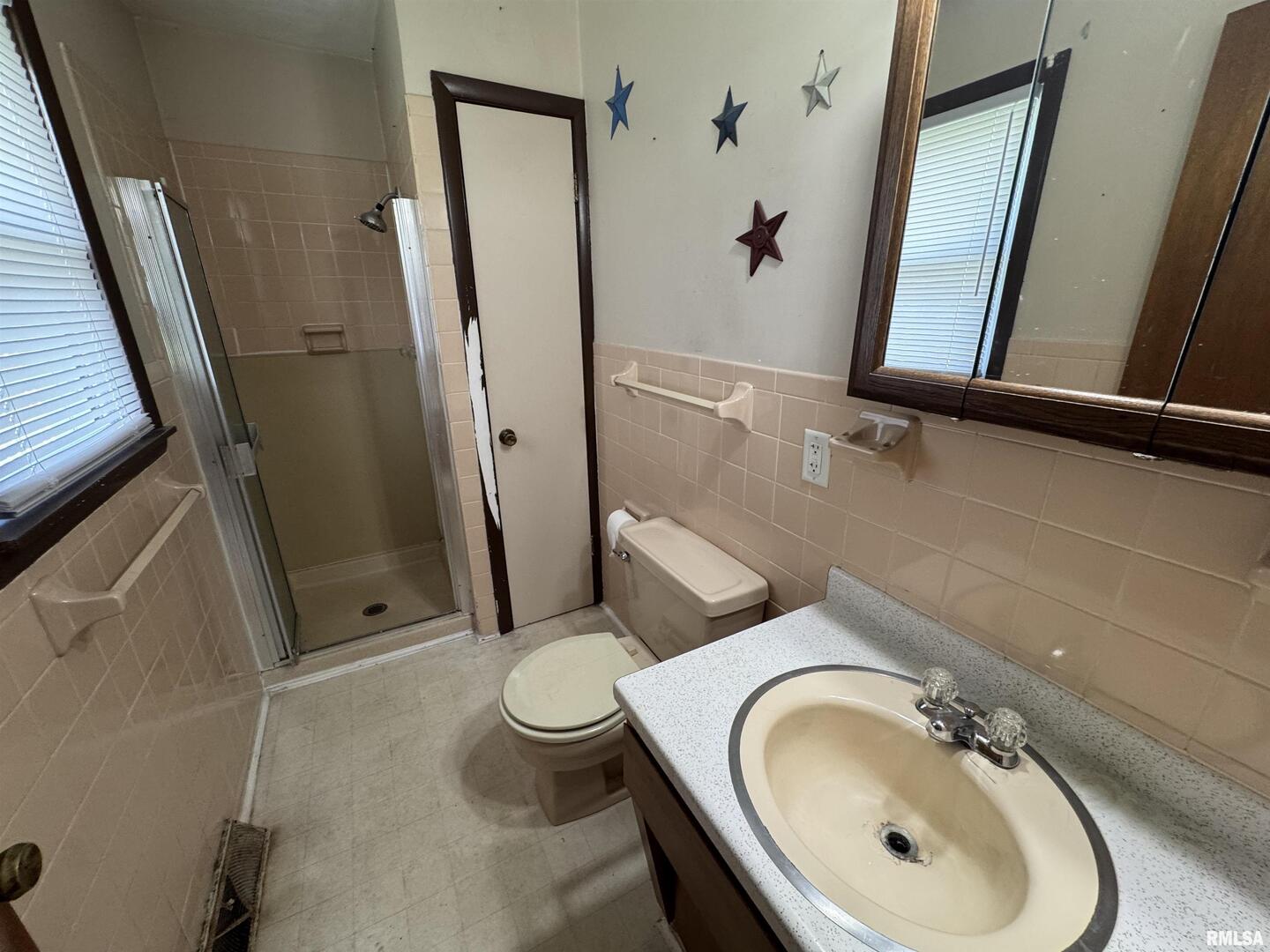 7 Holly Lane Flora, IL 62839 - Photo 29 of 42 a bathroom with a granite countertop toilet sink and mirror