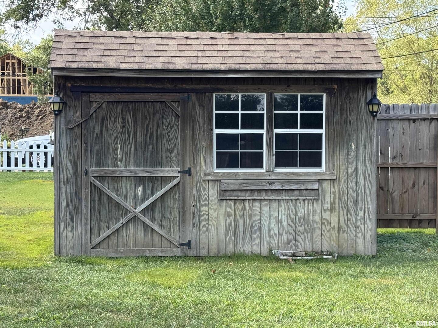 7 Holly Lane Flora, IL 62839 - Photo 39 of 42 a view of front door of house
