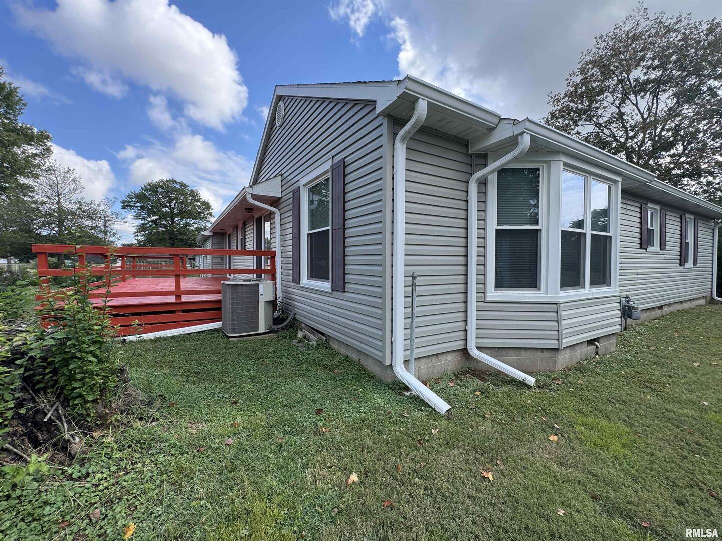 7 Holly Lane Flora, IL 62839 - Photo 40 of 42 a backyard of a house with wooden fence and a bench