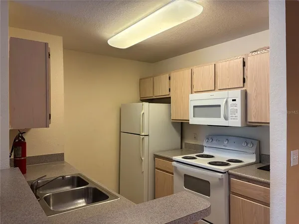 $1,825 | 7411 Vista Way, Unit 203, Bradenton, FL 34202