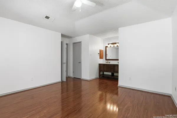 $1,700 | 6315 Forest Village, San Antonio, TX 78250