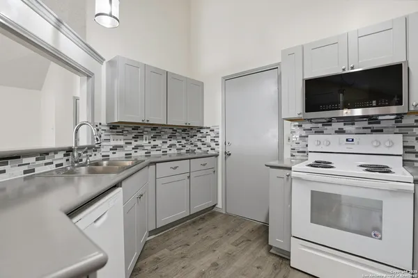 $1,700 | 6315 Forest Village, San Antonio, TX 78250