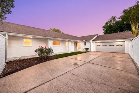 $550,000 | 3102 Rockmoor Court, Sugar Land, TX 77478