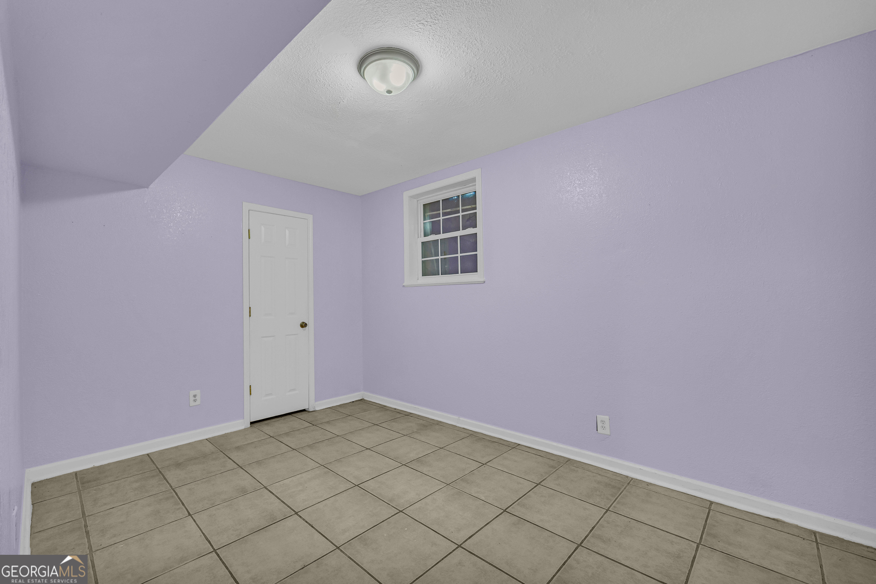 260 Pettit Lane Athens, GA 30605 - Photo 37 of 65 an empty room with a bench