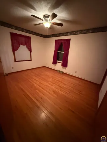 $255,000 | 220 Southeast Arapaho Road, Tecumseh, KS 66542