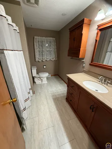 $255,000 | 220 Southeast Arapaho Road, Tecumseh, KS 66542