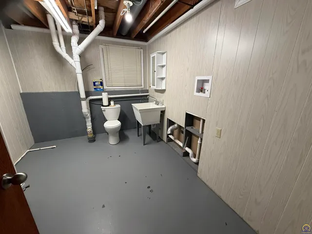 $255,000 | 220 Southeast Arapaho Road, Tecumseh, KS 66542