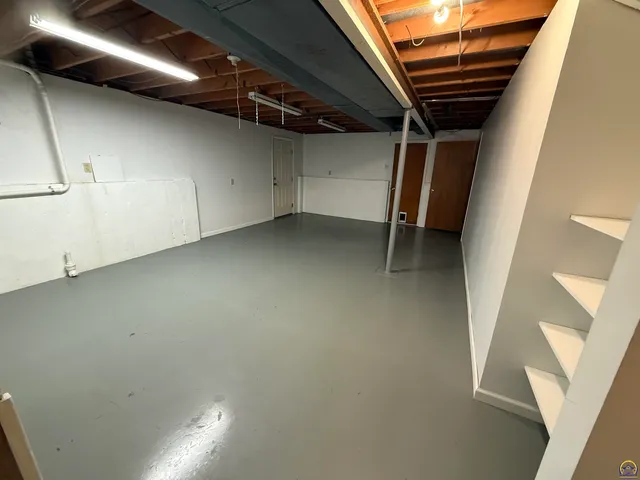 $255,000 | 220 Southeast Arapaho Road, Tecumseh, KS 66542