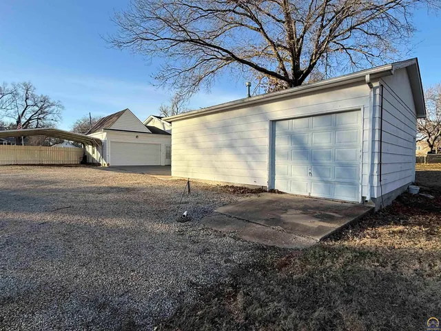 $255,000 | 220 Southeast Arapaho Road, Tecumseh, KS 66542