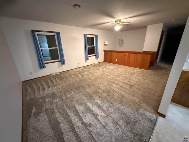 $255,000 | 220 Southeast Arapaho Road, Tecumseh, KS 66542