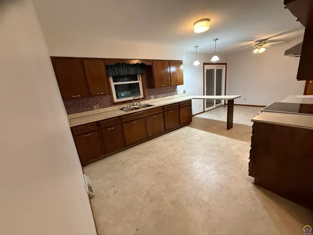 $255,000 | 220 Southeast Arapaho Road, Tecumseh, KS 66542