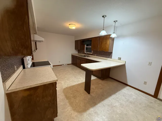 $255,000 | 220 Southeast Arapaho Road, Tecumseh, KS 66542